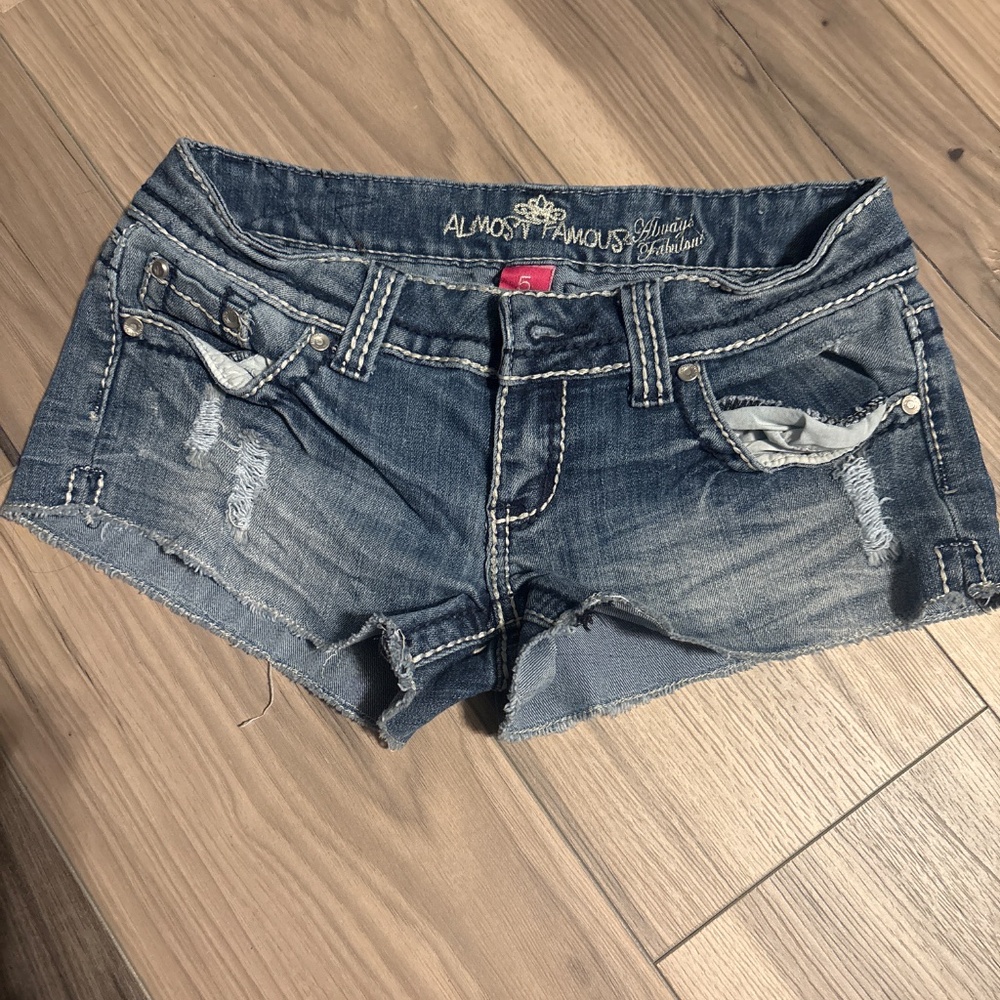 Shorts - Picture 3 of 5